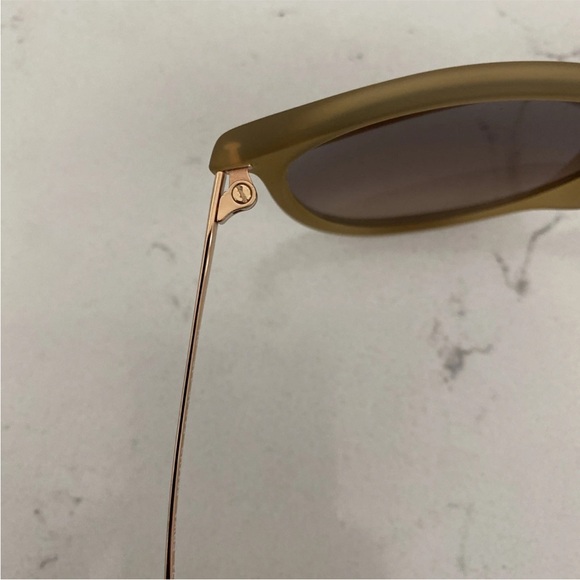 Ray-Ban Matte Olive Green Frame Brown Gradient Lens Sunglasses main image 9